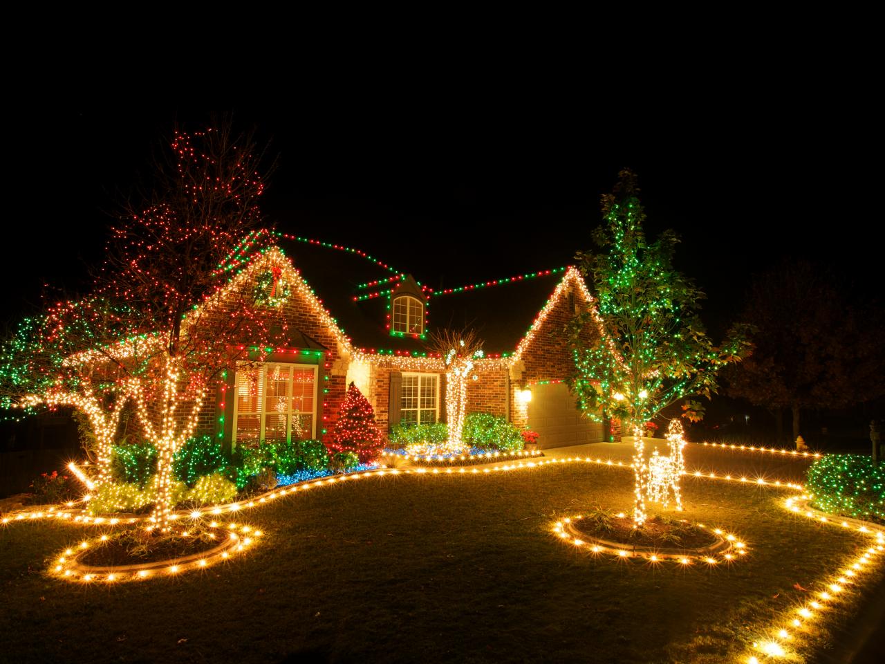 Why Should We Use Twinkling Christmas Lights? post thumbnail image